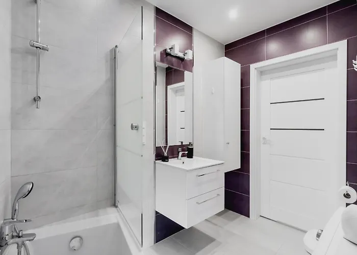 Urban Chic - Center - Luxury - Towarowaab Street *