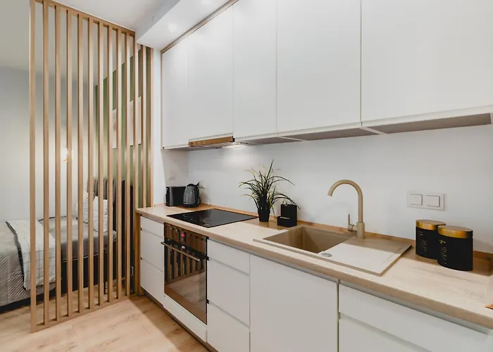 Urban Chic - Center - Luxury - Towarowaab Street *