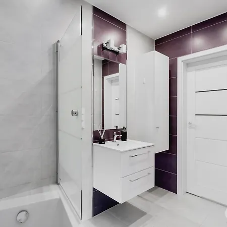 Urban Chic - Center - Luxury - Towarowaab Street *