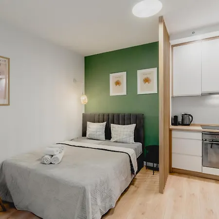 Urban Chic - Center - Luxury - Towarowaab Street