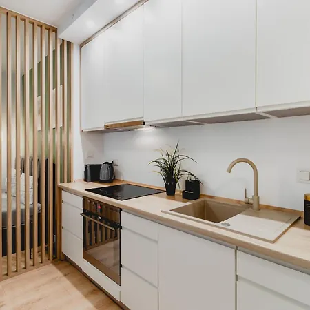 Urban Chic - Center - Luxury - Towarowaab Street *