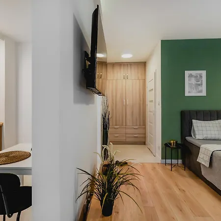 Urban Chic - Center - Luxury - Towarowaab Street *