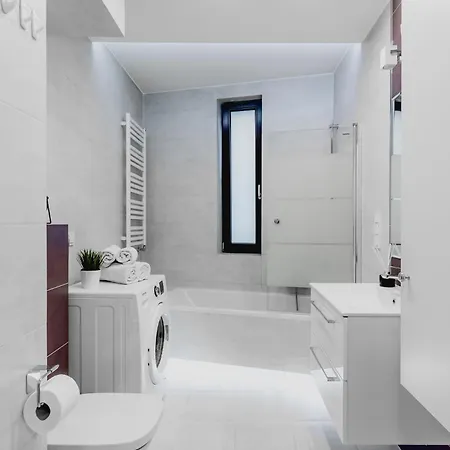 Urban Chic - Center - Luxury - Towarowaab Street